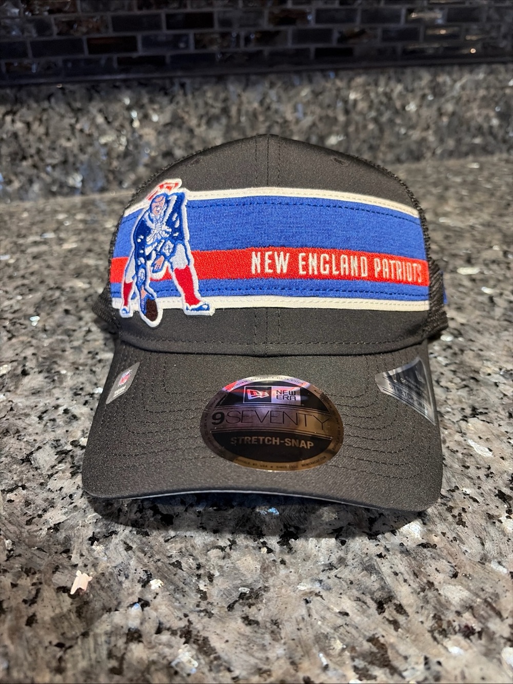 New Era 9SEVENTY New England Patriots Retro Patch Black Snapback Trucker Hat New